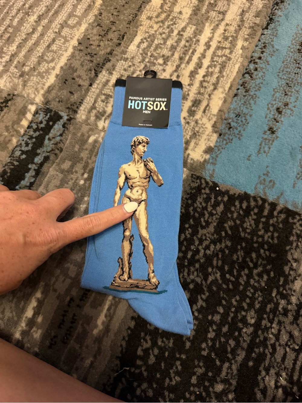 Hot Sox Men Blue Crew Socks with Sculpted Statue Design